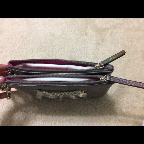 Juicy Couture Iridescent Pewter Quilted Chain Accent Logo Wristlet New w… - Picture 2 of 4